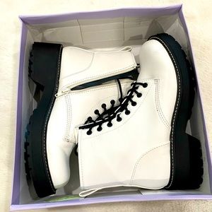 🤍White leather boots